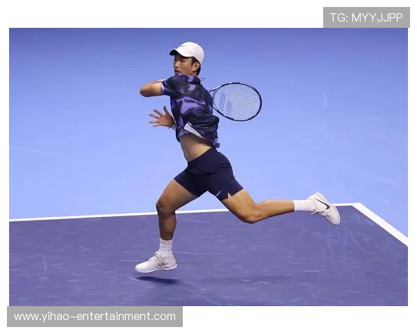 网球赛季最新动态：顶尖选手激战四大满贯争夺桂冠